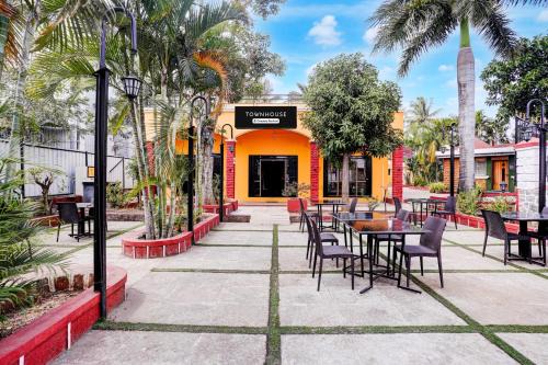Hatkalangda Hotel | Townhouse Amrapali Resort
