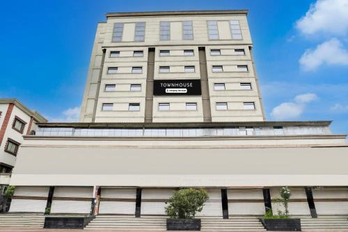Anand Hotel | Townhouse Anand Formerly Hotel The Maison