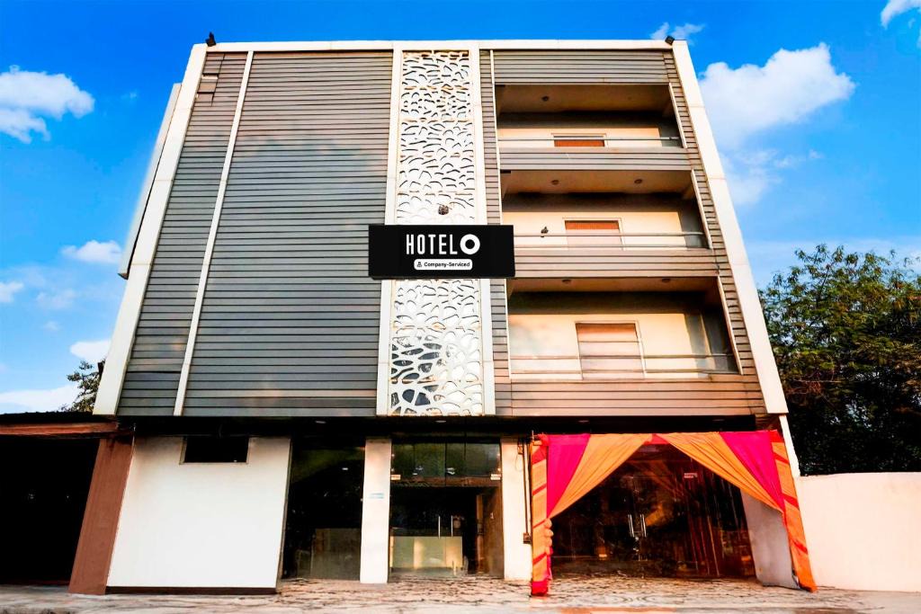 New Delhi Hotel | Townhouse Dallupura Road Noida