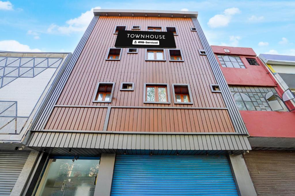 Delhi Hotel | Townhouse Krishna Nagar Metro Station