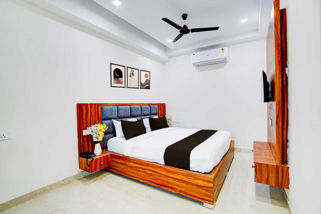 Noida Hotel | Townhouse Oak Noida Sector 83 Metro Station
