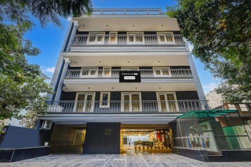 Udyog Vihar Hotel | Townhouse Oak Udyog Vihar