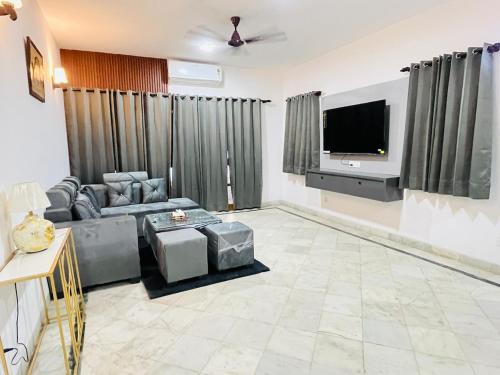 Gurugram Villa | Traditional villa