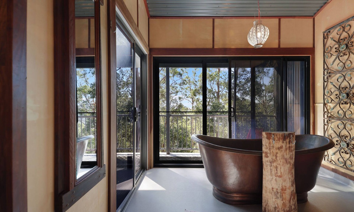 Austinville House | TREE HOUSE #2. Private, Tri-level with Gold Coast Hinterland Views