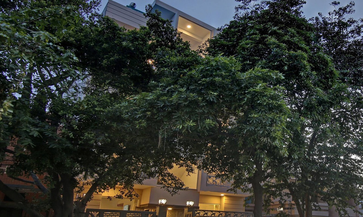 Noida Hotel | Treebo Aviraj Inn