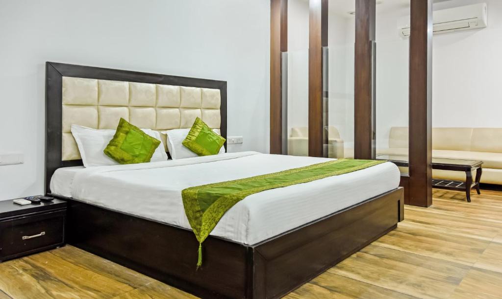 Jalandhar Hotel | Treebo Red Petal Jalandhar