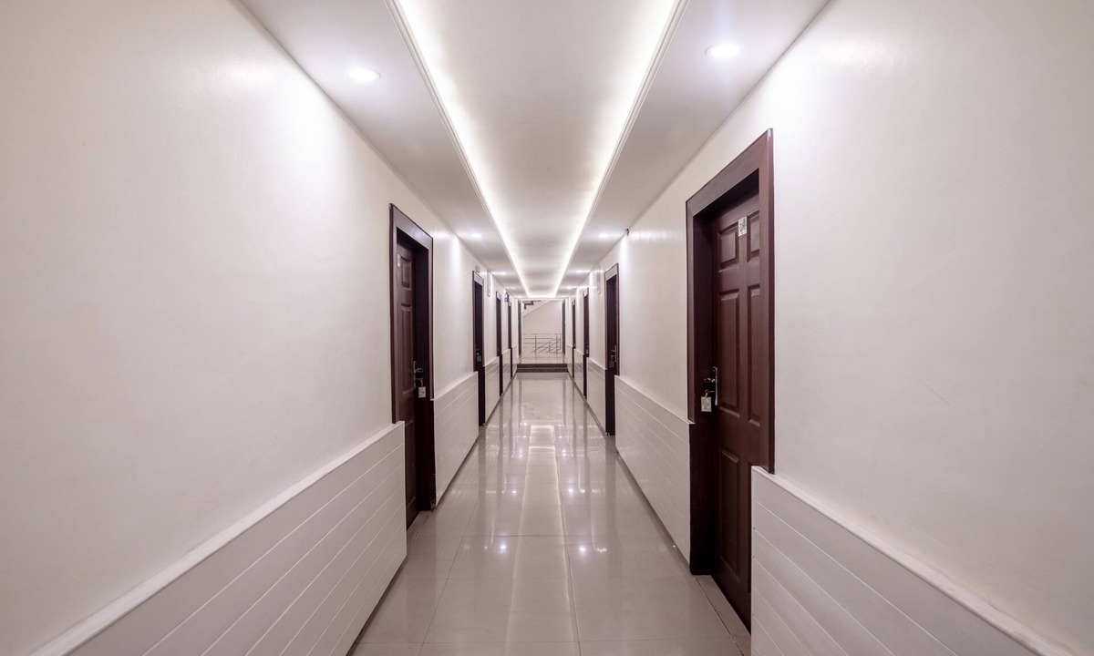 Srinagar Hotel | Treebo Royal Park - 7 Km From Dal Lake