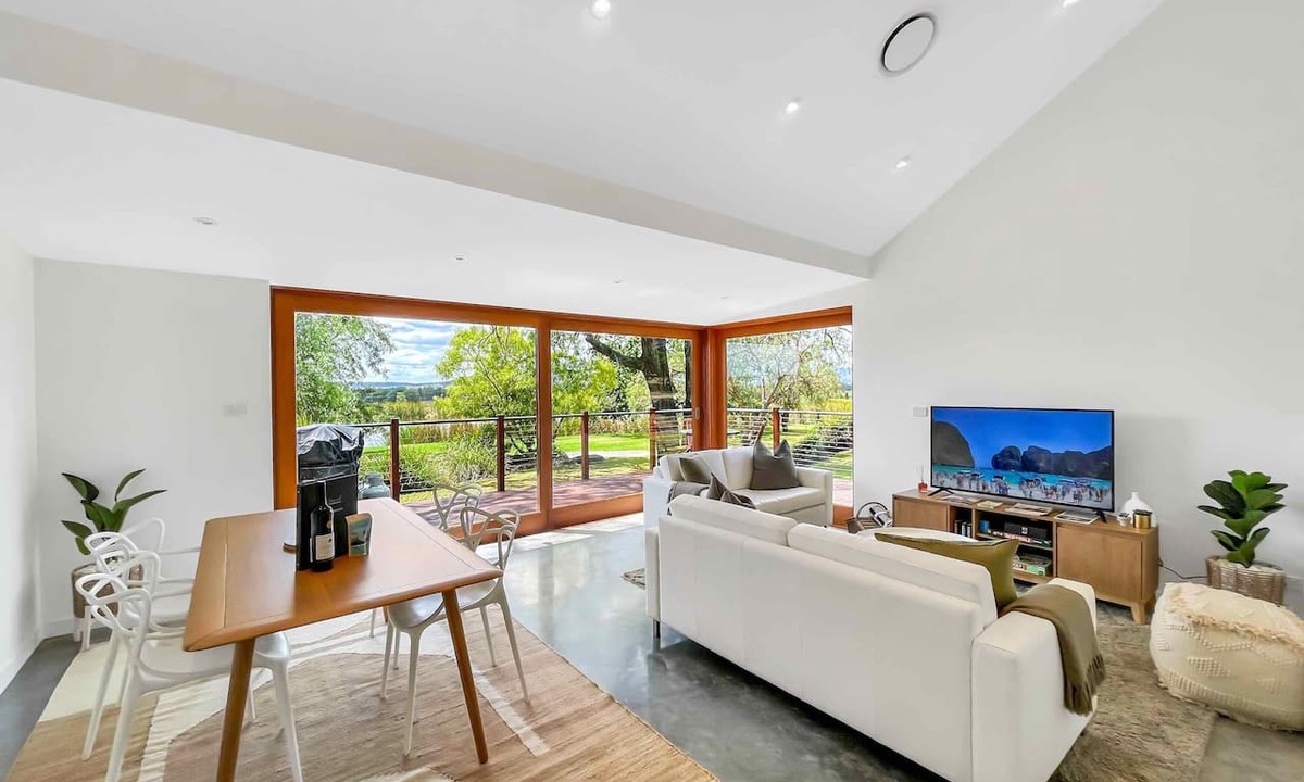 Fordwich Cottage | Two Doors - Unique 2 bdrm cottage on picturesque vineyard estate