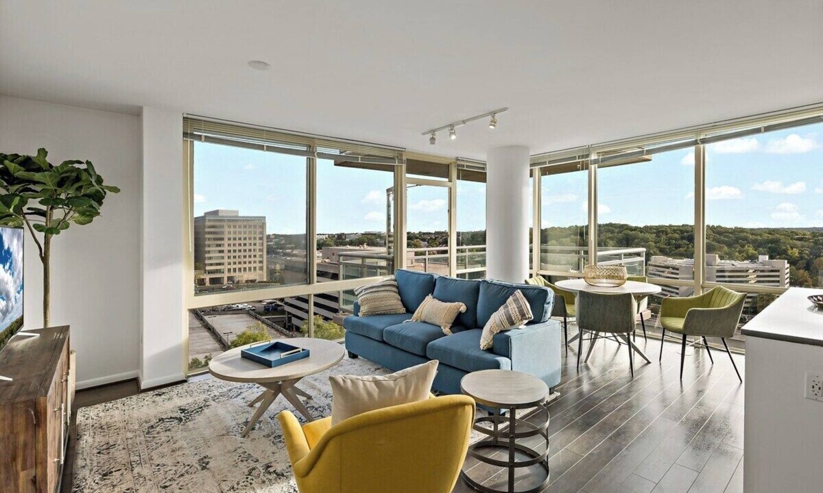 Vienna Apartment | Tysons 2BR | Corner Views, Balcony, Pool & Gym