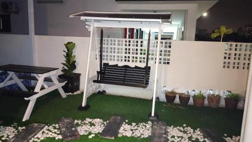 Jenjarom House | Ubudiyah dbangsal homestay