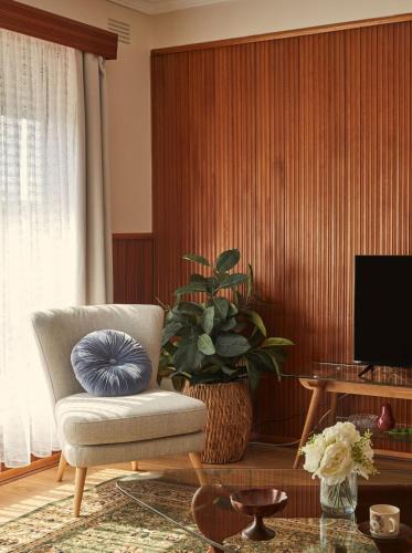 Bell Post Hill House | Ultimate 70s Charm near Geelong Waterfront and CBD