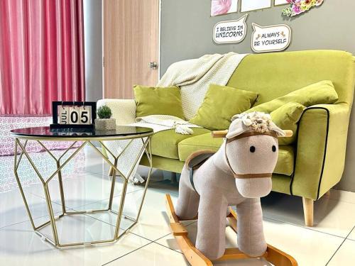 Kampung Sepuluh Apartment | Unicorn Fairy Theme 2BR Airport Suite# Straits Intl# Pantai Hospt