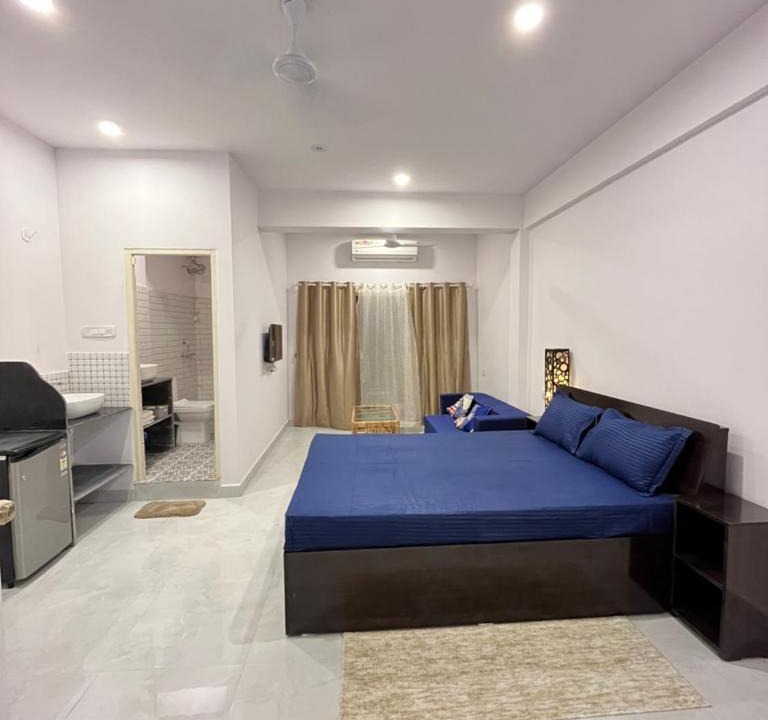 Candolim Hotel | V R Holiday Home