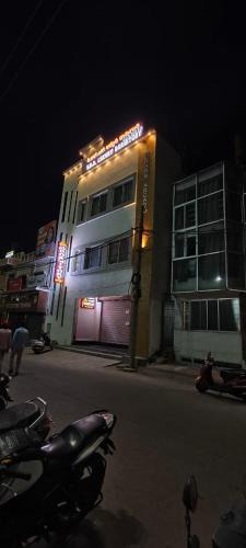Mysore Hostel | V R S Luxury AC & NON AC Male Dormitory