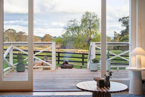 Merton House | Valley Park High Country Retreat - Farm Stay Feel, Tiny Home Vibes