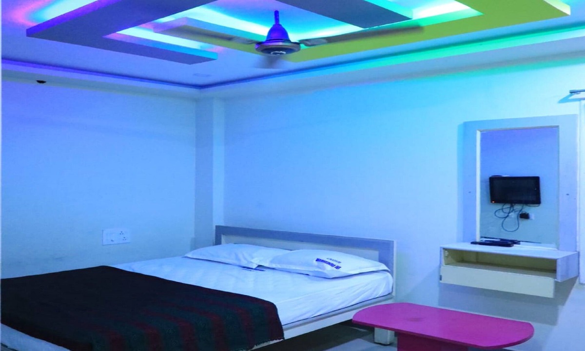 Thirunallar Hotel | Vigneshwara Residency