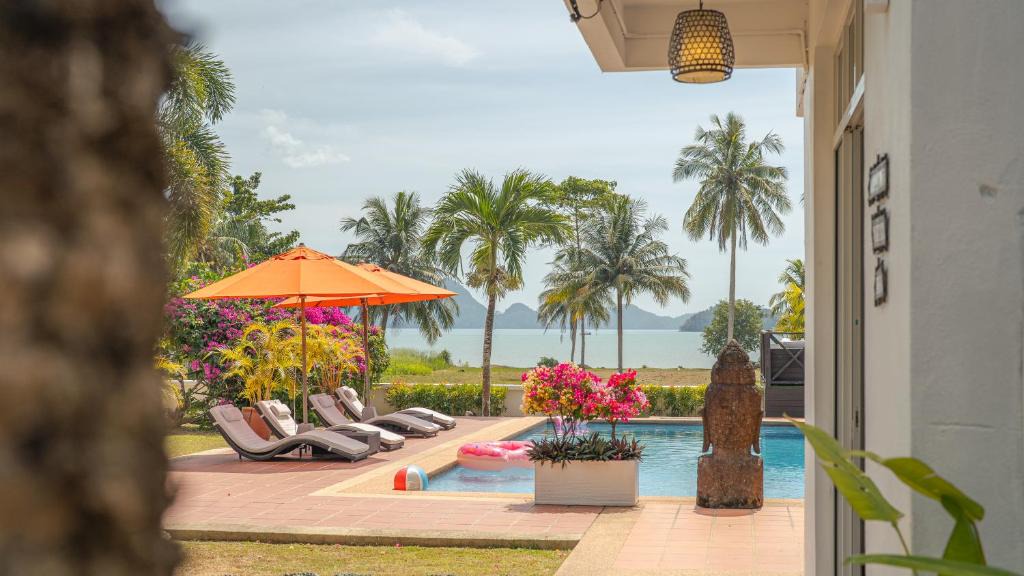 Kampung Kedawang Villa | Villa 7 - Waterfront, Pool, Jacuzzi, Sauna & Gym by WOW Holiday Homes