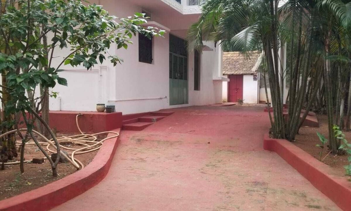 Kottakuppam Bed & Breakfast | Villa Le Bonheur Devi Sounita with large swimming pool ideal for families