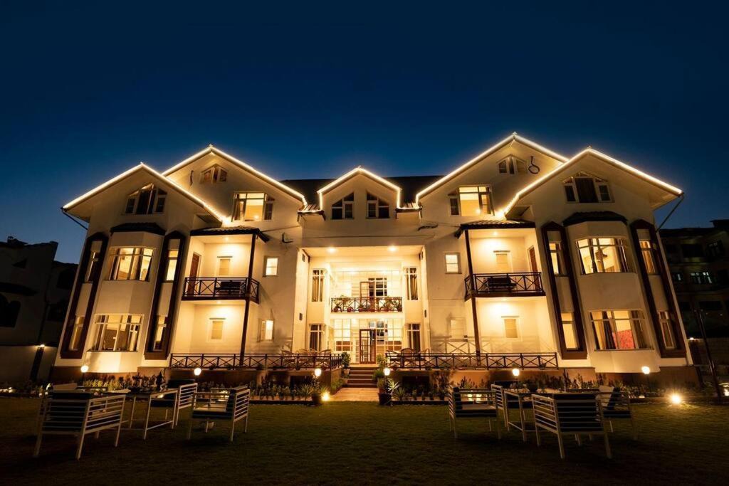 Nishat-Shalimar Apartment | Walisons Homestay Spirea 2 BHK B3