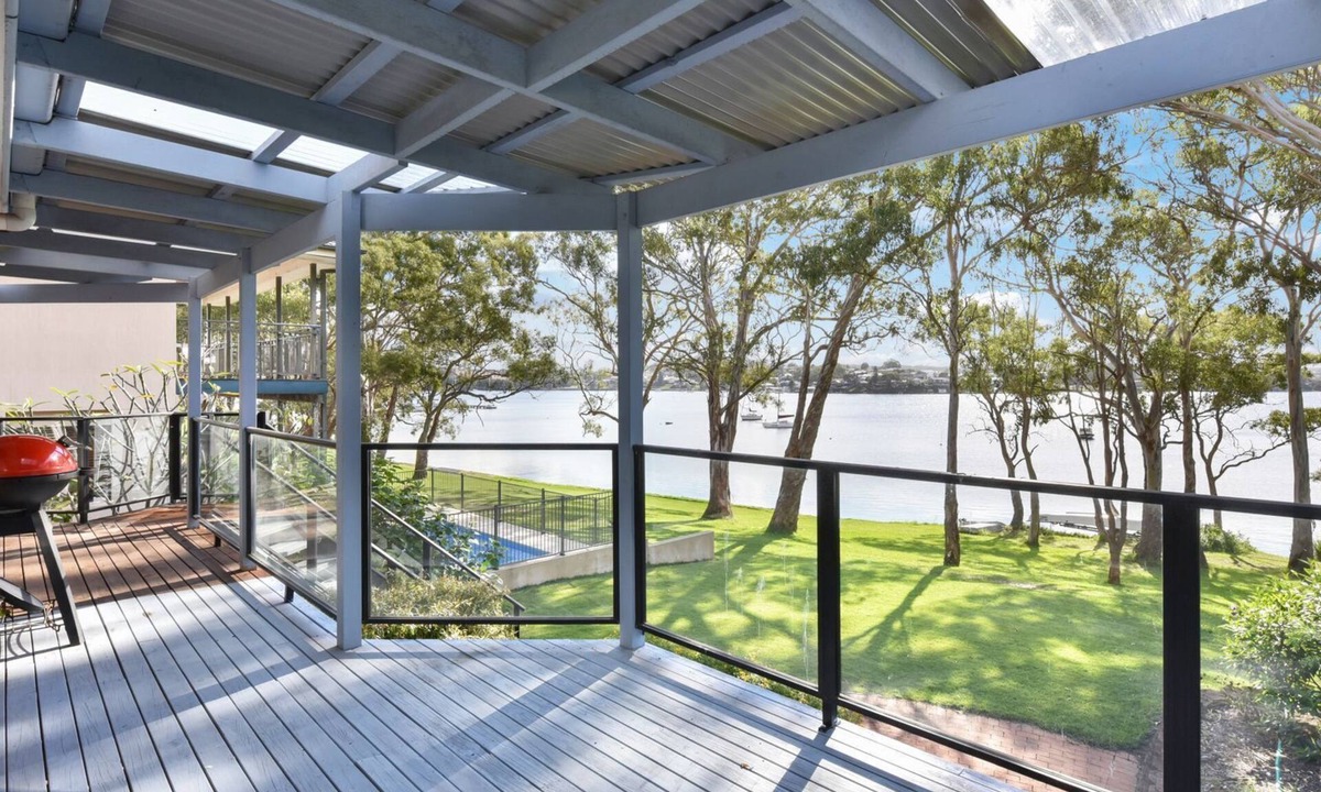 Wangi Wangi House | Wangi Dreaming waterfront holiday home - walk to village