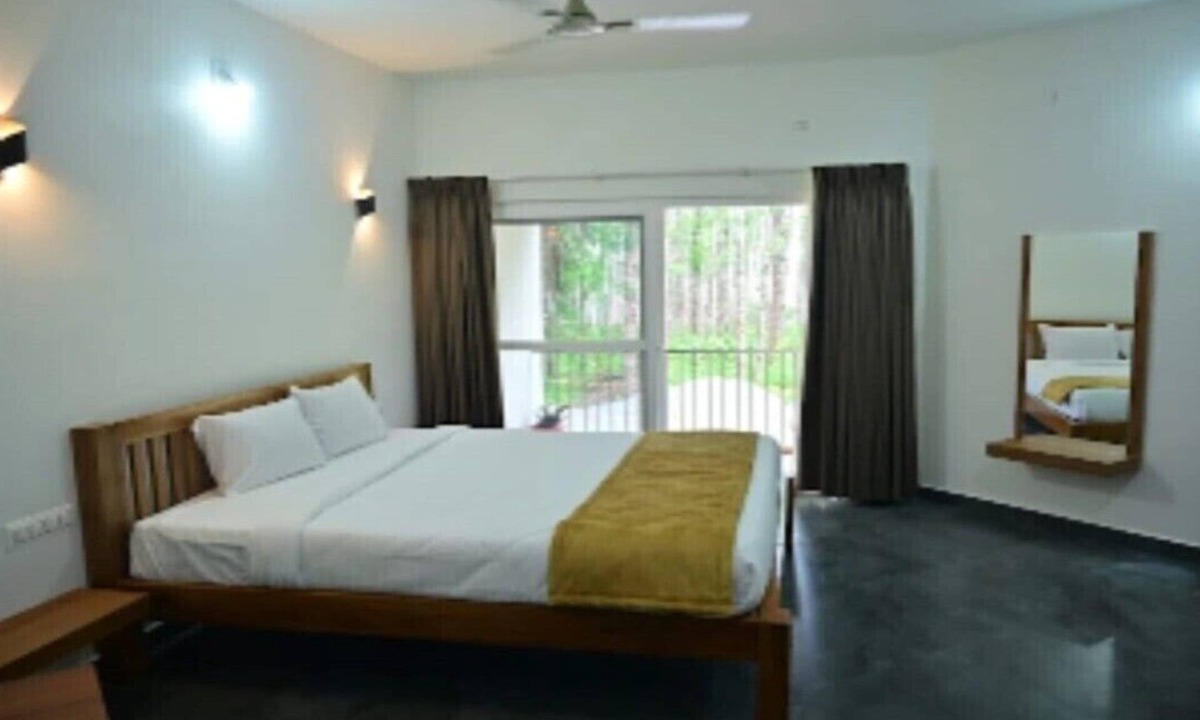 Alur Hotel | Water View Holiday Retreat