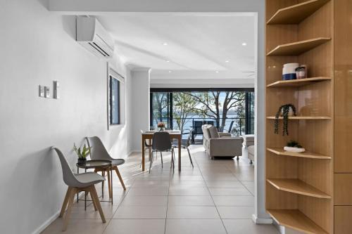 Wangi Wangi House | Waterfront Treetops Getaway