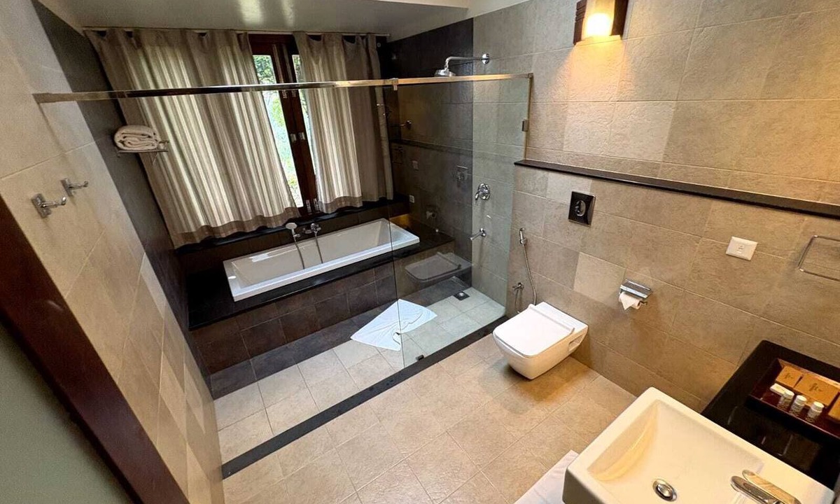Manjoora Hotel | Wayanad Silverwoods Resort