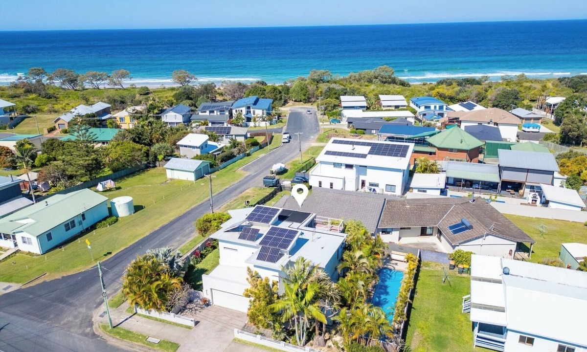 Corindi Beach Apartment | Whale Watchers- Pool, Pet-friendly, Ocean views, Sleeps 6