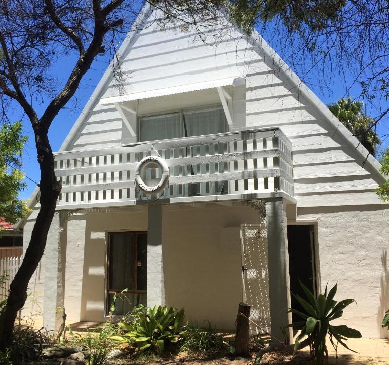 Lancelin House | White Cottage
