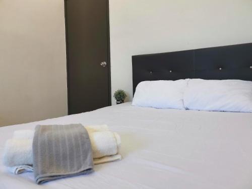 Taman Impian House | White House 19 Room A