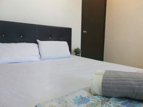 Taman Impian House | White House 19 Room B