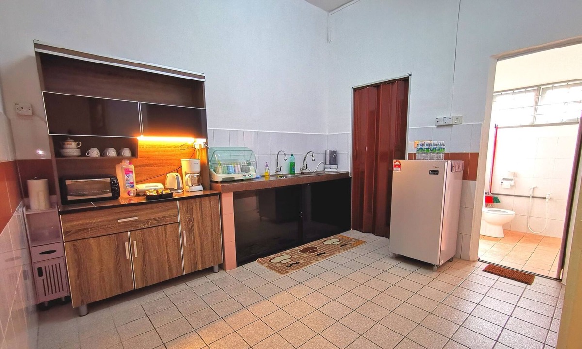 Lapan House | WHY PAY MORE @ Downtown Double Storey Homestay