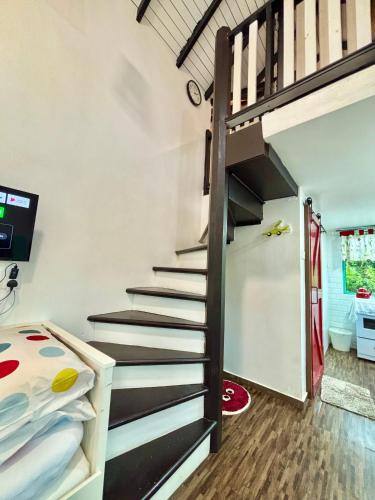 Kuala Besut House | Wifi Netflix Tiny House near Jetty of Kuala Besut 4 pax