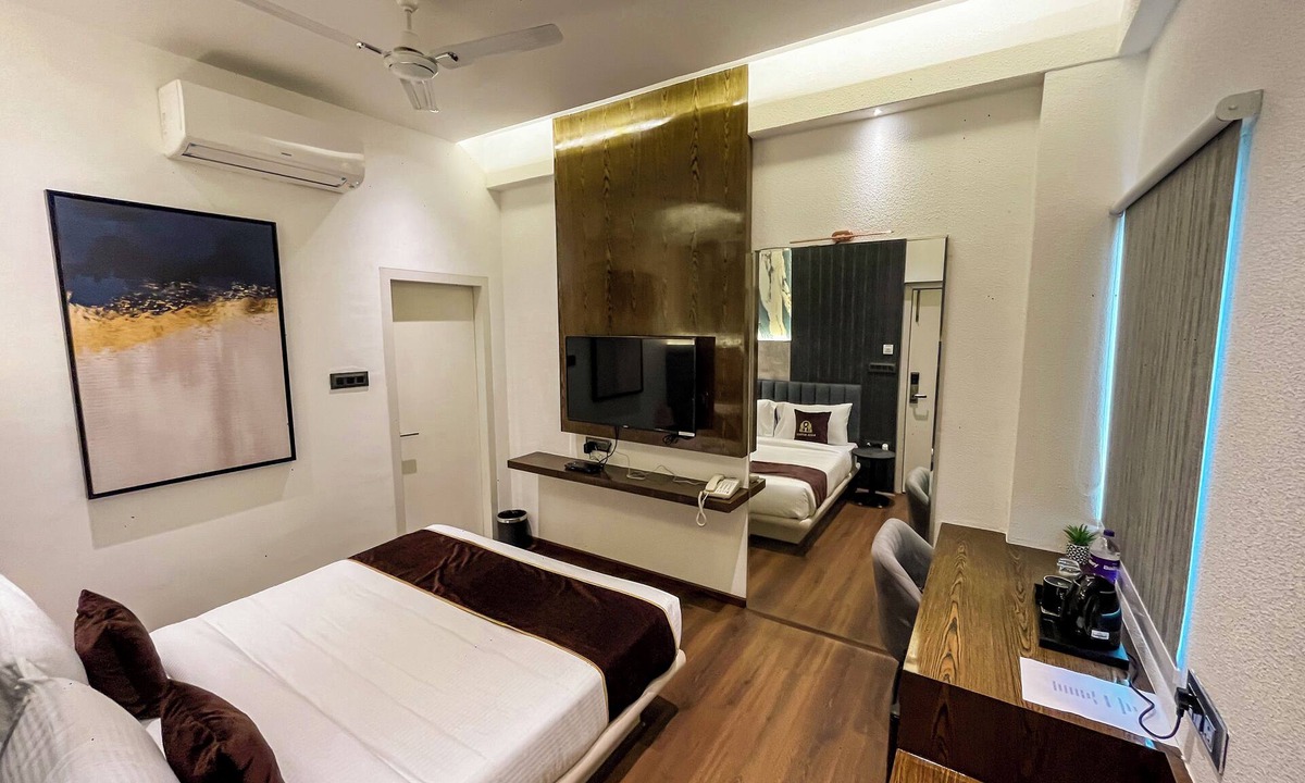 Deoria Hotel | Wishotel Premier Parth Residency