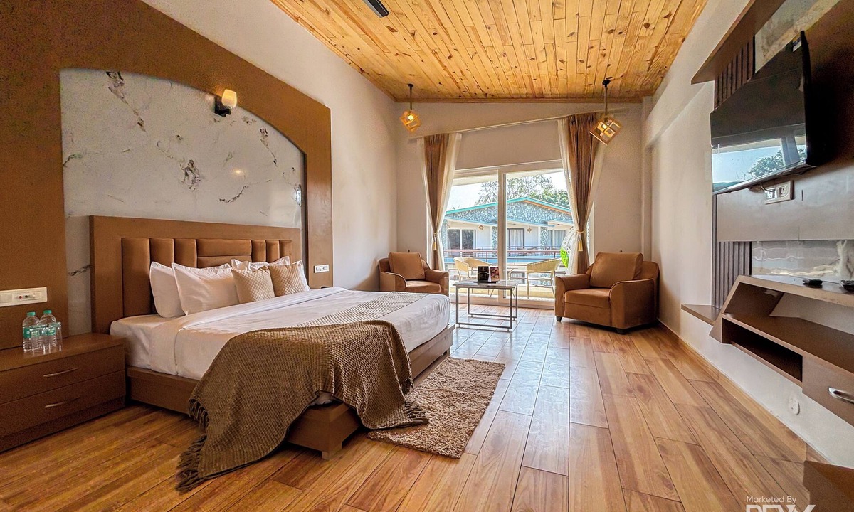 Bail Parao Hotel | Wonderwood Corbett Resort (1min walk to River with Deep Jungle Trail)