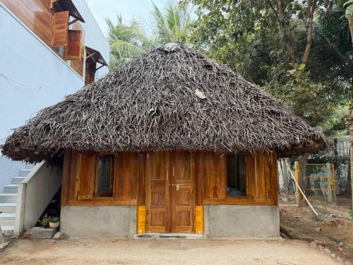 Tiruvettipuram House | Wooden Cottage