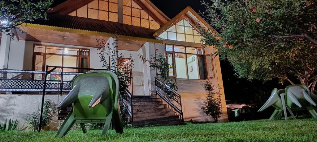 Manali Villa | Wooden Penthouse 4BR Villa