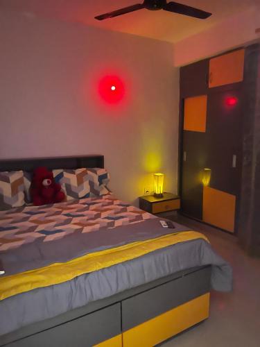 Greater Noida Apartment | Yellow Butterflies-15 min from Noida sec 52 metro