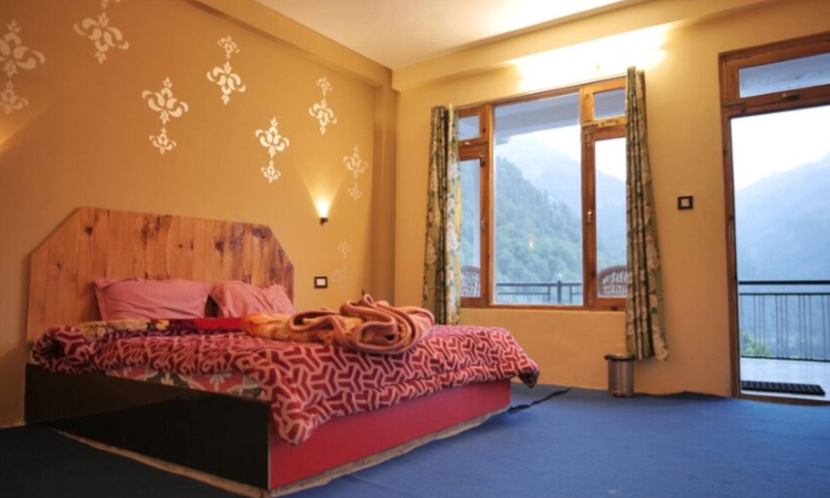 Tosh Hotel | Yellowjackets Hotel Tosh