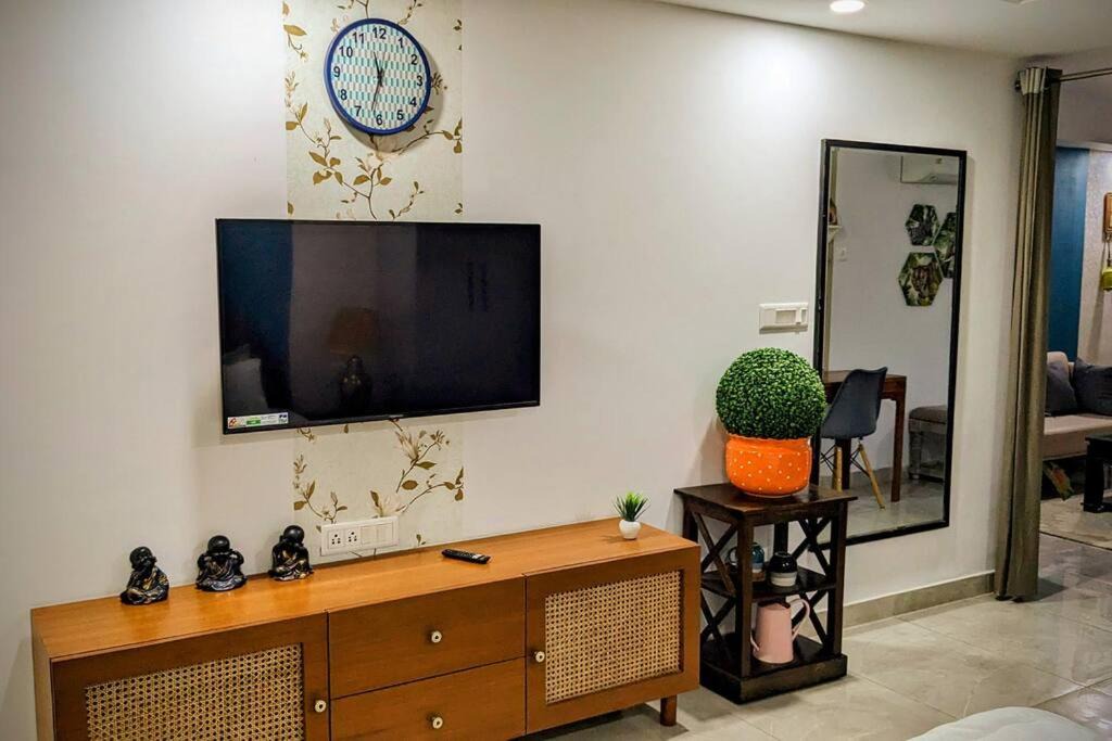 Gurugram Apartment | Yukta - Cozy Nest Studio, free parking & wifi
