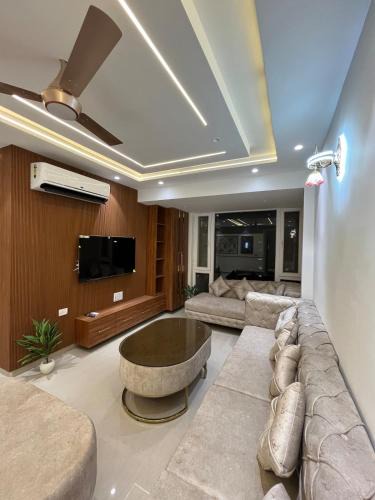 Sanjay Place Apartment | Zivora By Vaayu Sanctum 3BHK 10 min from The Taj Mahal