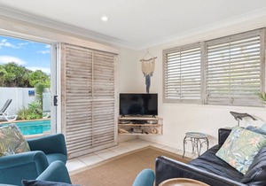 Barefoot in Lennox - Single-level Beachfront Oasis with Private Pool