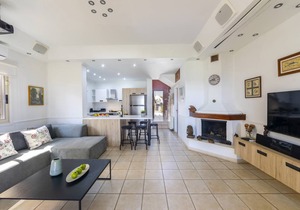 Beachfront Villa Meneou 3 in Meneou