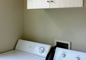 Cape Cod Style Beach House - 10 min. walk to Beach -Sleeps 1-4 Guests- Licensed in Niagara Falls