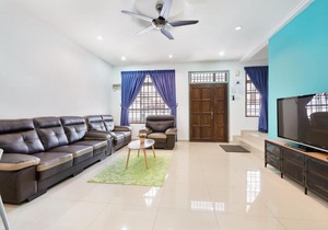 Double Storey Deluxe House by DH Bukit Indah