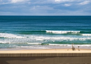 Lawsons at Blueys - A perfectly positioned pet friendly home next to the ocean