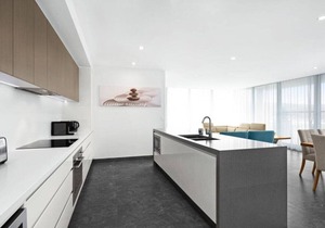 Luxury Apartment Caves Beach 4 Bed WiFi & Parking