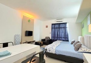 Private Studio Viana Court Service Apartment 4 with private parking