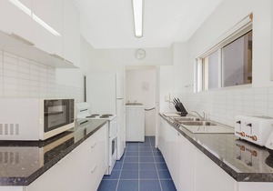 Rainbow Pacific Unit 12 - Beachfront unit a great spot for a family beach holiday with Wi-Fi Inc. in Coolangatta