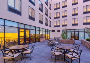 Studio Near Downtown | Breakfast and Pool Access! in Seattle
